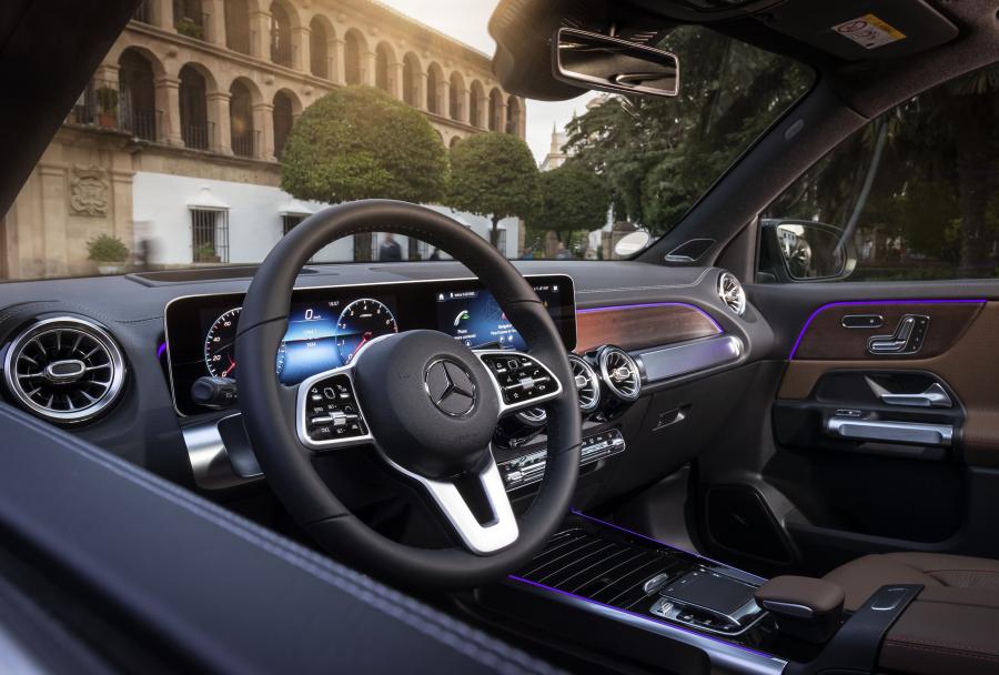 Интерьер Mercedes-Benz GLB250 Edition 1 (X247) 2019 года  (WW) (фото 25 из 44)